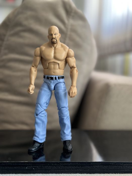 Колекционерска фигура на кечиста Ледения Стив Остин