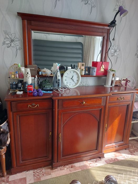 Продам комод с зеркалом б/у в хорошем состоянии за 70000тг.