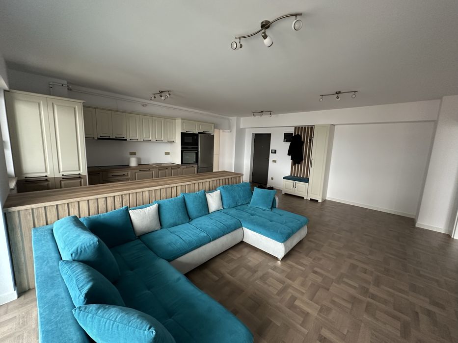 Vand apartament cu 3 camere NOU