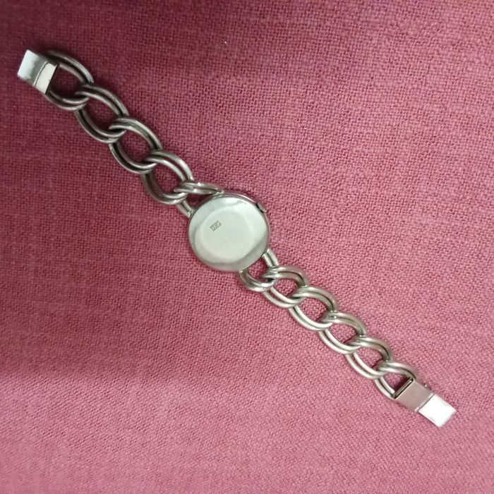 Ceas de damă din argint masiv.