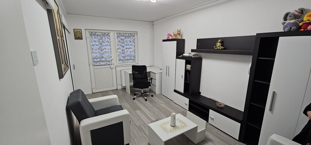 Închiriez garsoniera