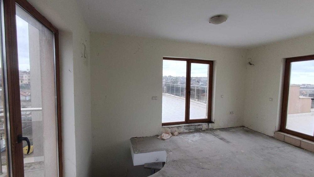 Двустаен мезонет в централна част на Бяла