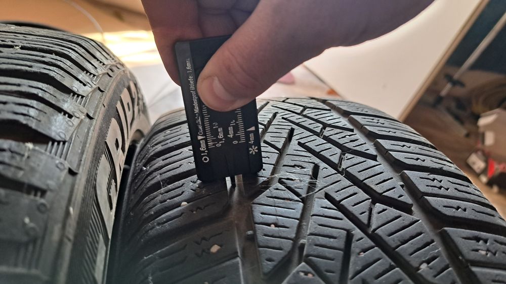 Vand 4 anvelope iarna 205 60 16  Semperit Speed Grip 2