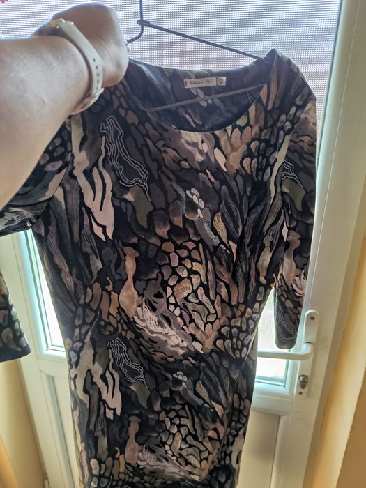 Vând rochii ,material elastic mărimea 40 42