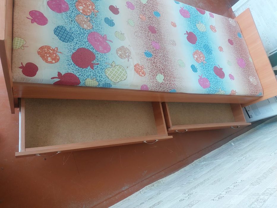 Кровать полуторка.  Матрас паралон.