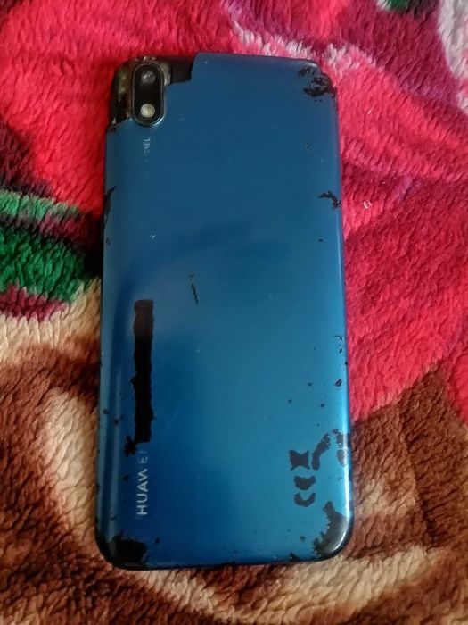 Продаётся телефон срочно HUAWEI P5 2019