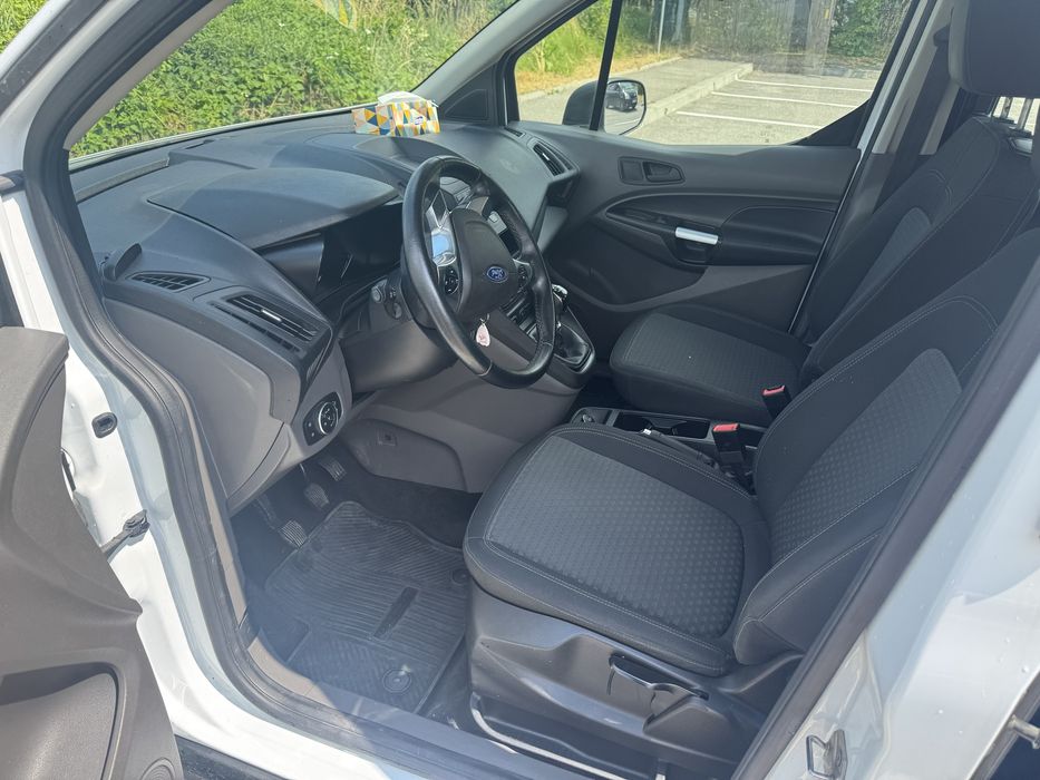 Vand sau schimb Ford Tourneo Connect 1.5tdci 117000km