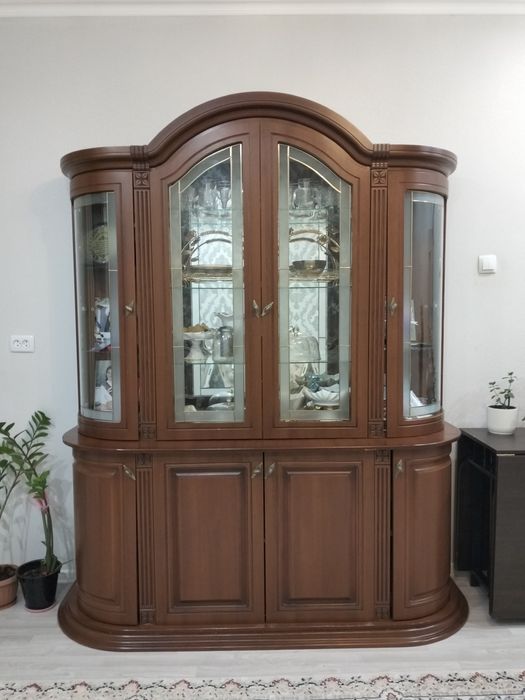 Продам сервант в хорошем состоянии