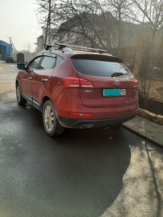 Автомобиль JAC S5