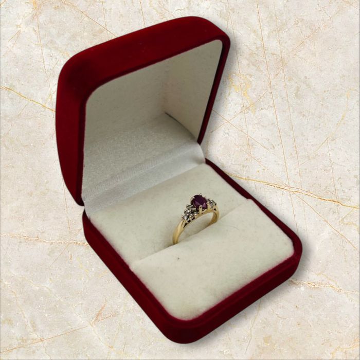 Дамски златен пръстен с диаманти и рубин 14к