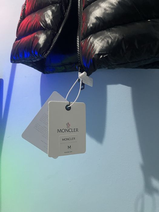 moncler.