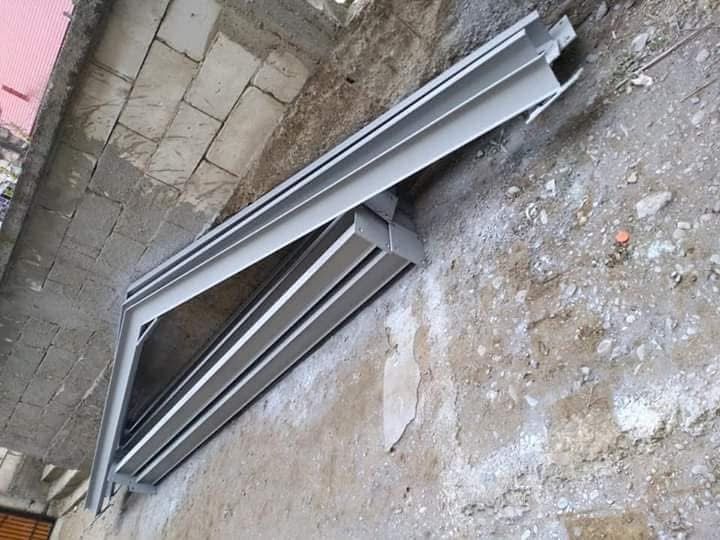 Vând structura metalica