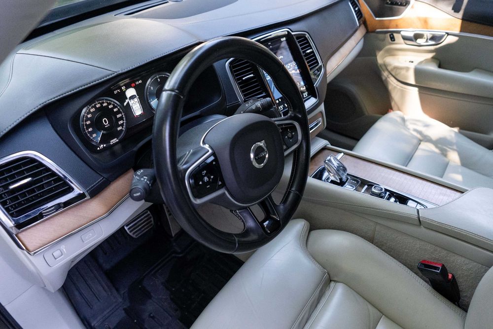 Vand VOLVO XC90, an 2020, automat, 4x4, 26.600 euro TVA INLCUS !