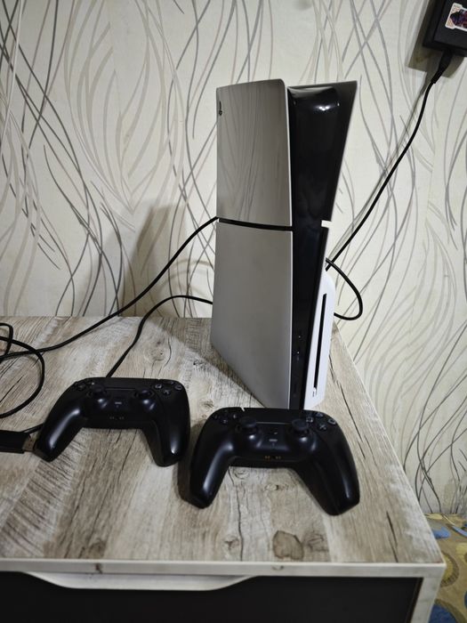 Продам ps 5 playstation slim 1 tb