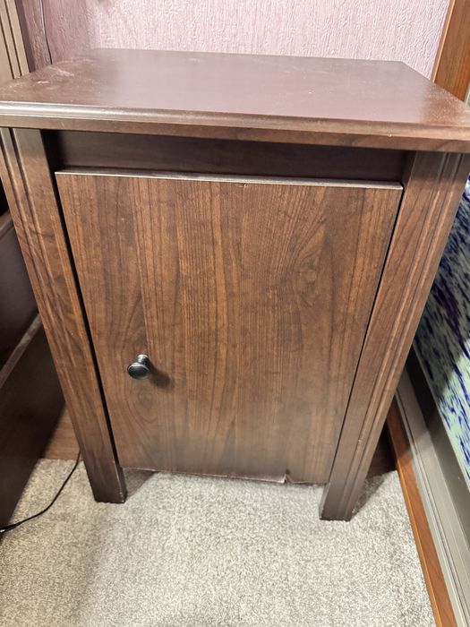 Кровать с двумя тумбочками (Венгрия)