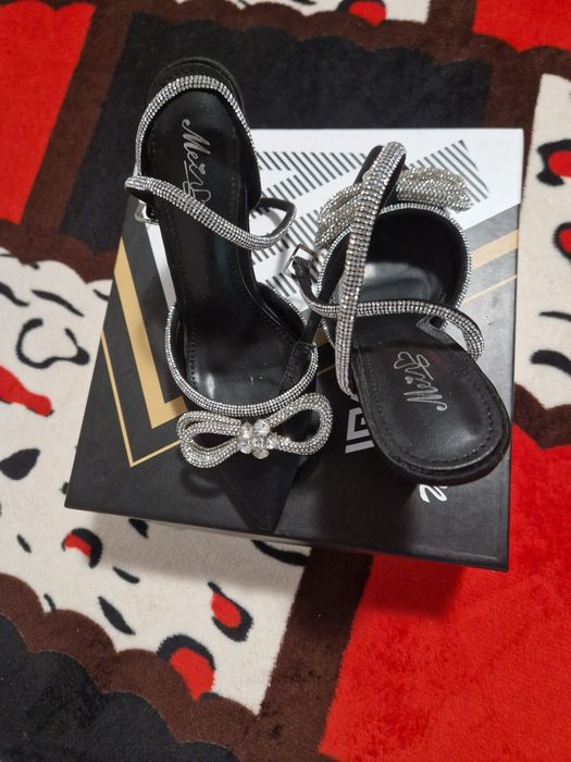 Pantofi eleganți