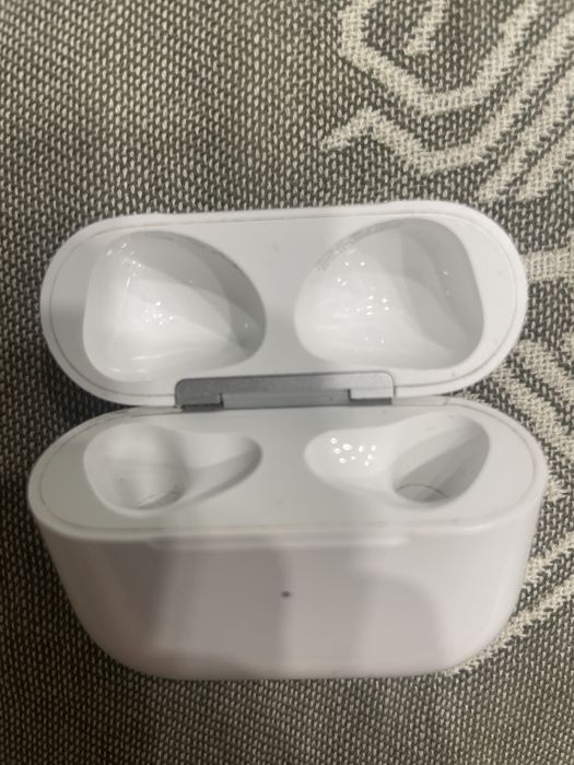 Продаю Air pods 3 кейс
