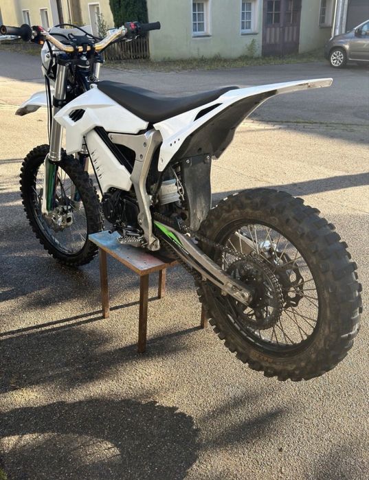 Vând Sur-Ron Storm Bee – stare impecabilă