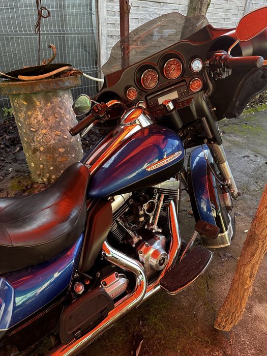 Motocicleta Harley-Davidson FLHTK limited edition