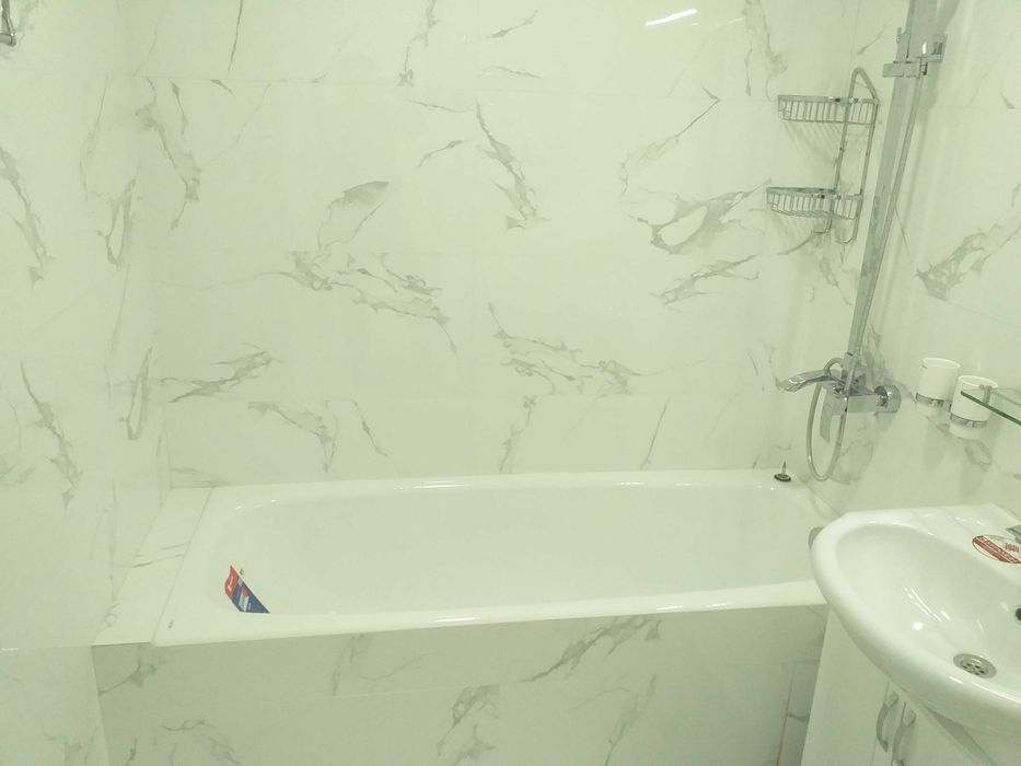 Сифатли кафель териш хизмати, ванна туалет пол ва бошка жойларга.