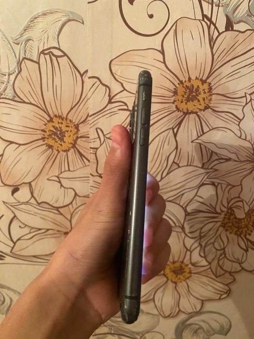 Айфон 11 64гб.