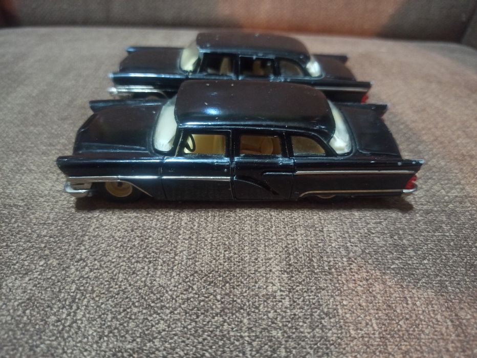 Две модели Чайка Газ 13 СССР