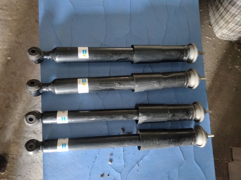 Амортизаторы на 140 мерс новые