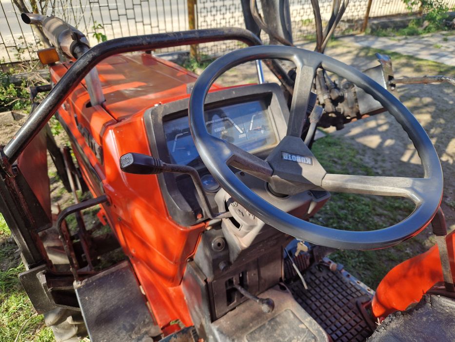 Kubota L1-205 cu încărcător frontal