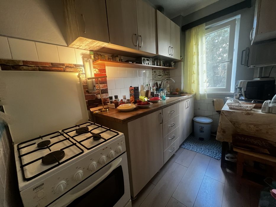 Apartament 3 camere etajul 1 zon Vlaicu
