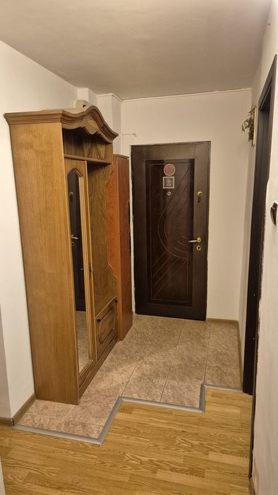 De închiriat apartament cu 3 camere