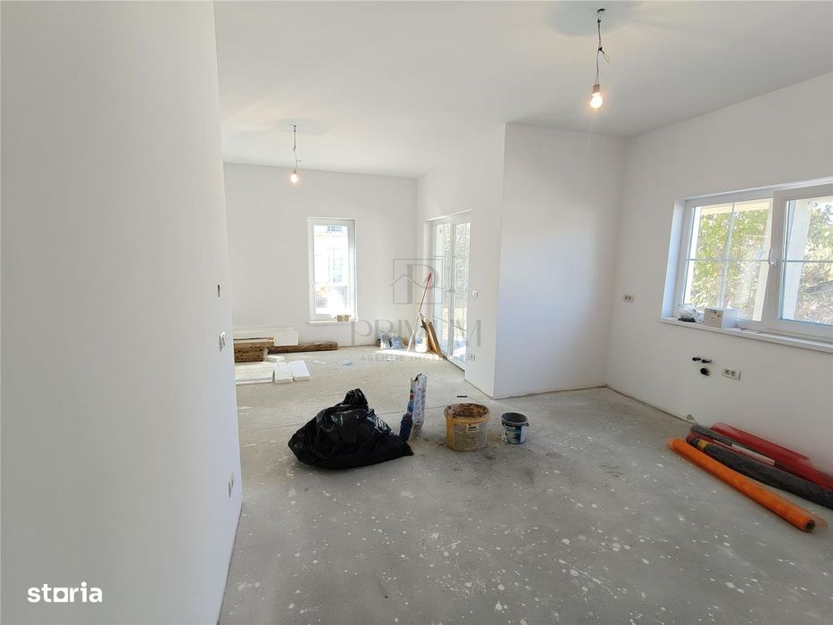 Duplex 5 camere - despartit prin garaj - teren generos