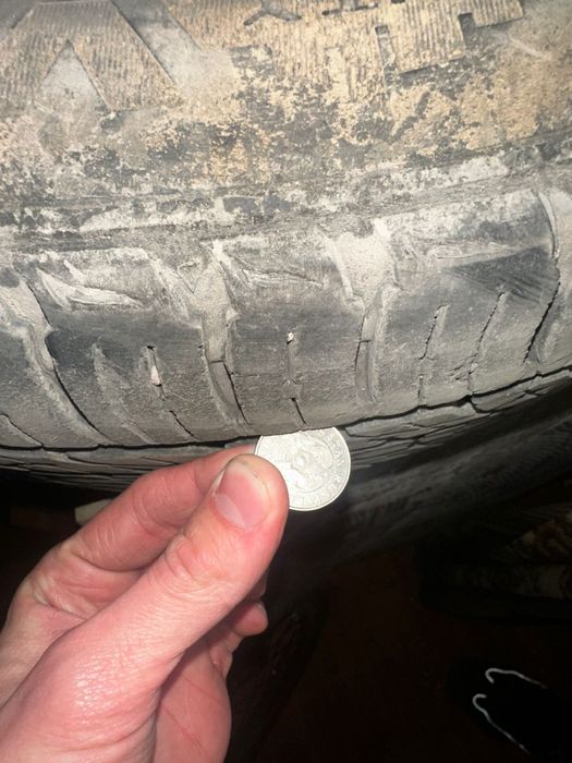 Продам 2 комплекта резины 235/55/19r