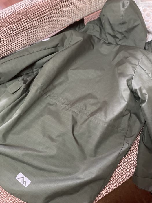 Продам утепленную куртку для мальчика