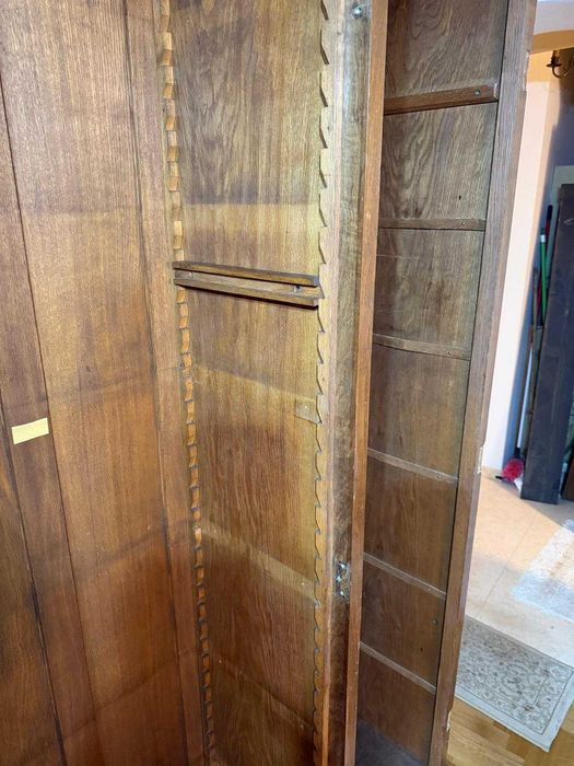 Трикрилен класически гардероб от масивно дърво