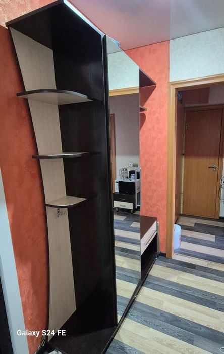 Продам шкаф в прихожую