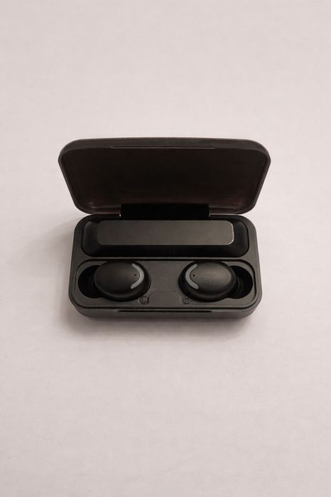 Безжични Bluetooth слушалки с зарядна кутия