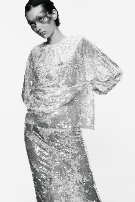 Costum paiete Zara Limited