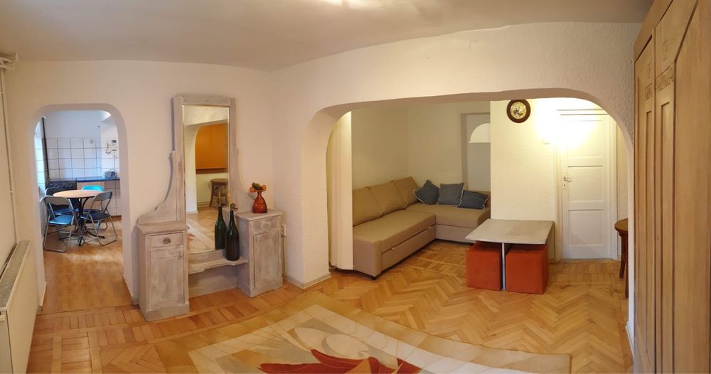 Garsoniera la curte centru vechi