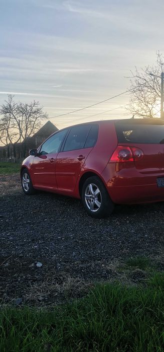 Golf 5 1.6 MPI.  Benzina