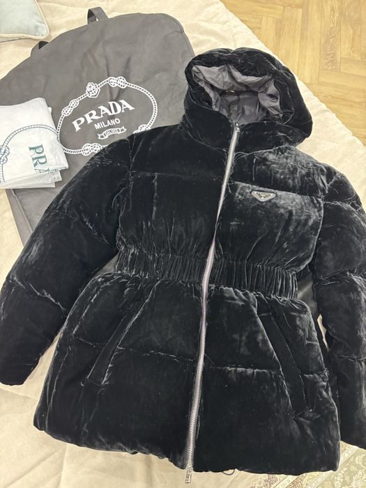 Продам куртку для девочек