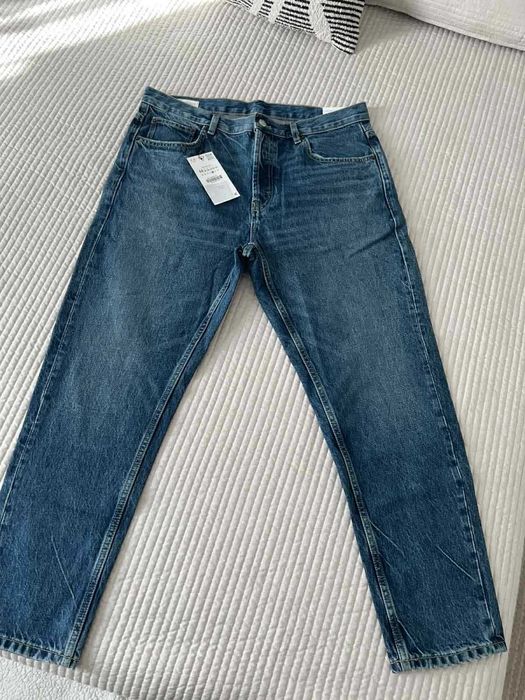 Вталени скъсени дънки от Zara