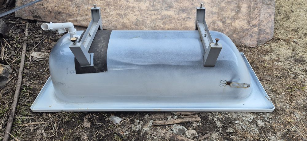 Ванна металлическая.