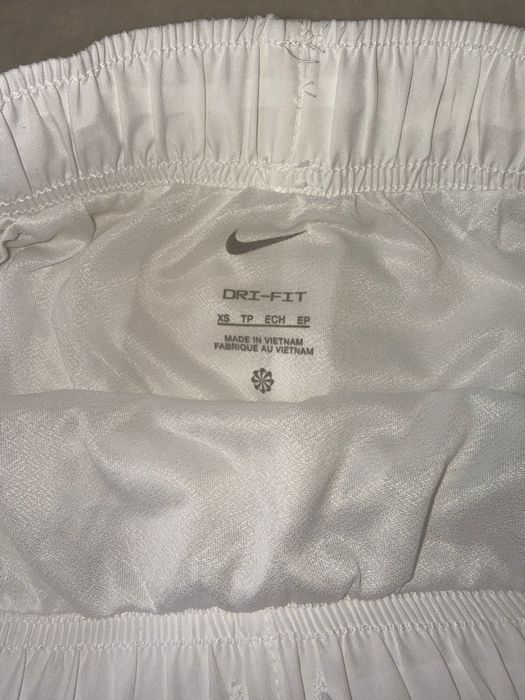 VAND Pantaloni Nike NOI