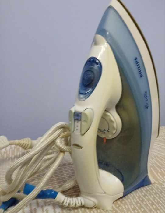 Продается  утюг б/у PHILIPS