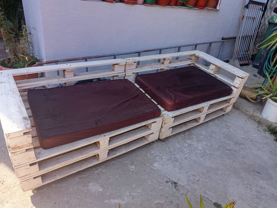 Canapea paleți cu pernute.lungime 240 cm