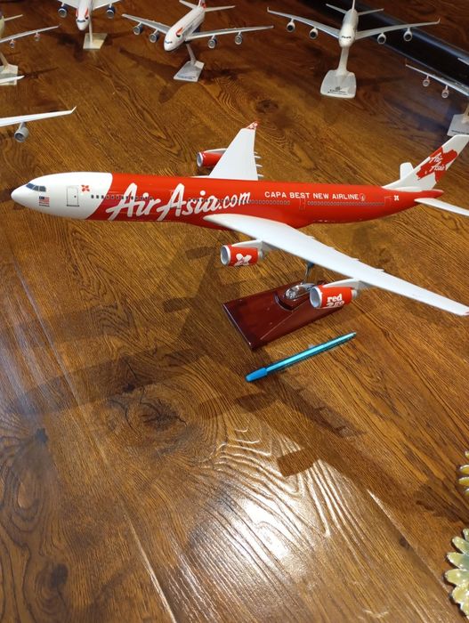 Модель самолёта из металла