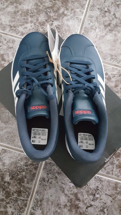 Маратонки Adidas и Puma