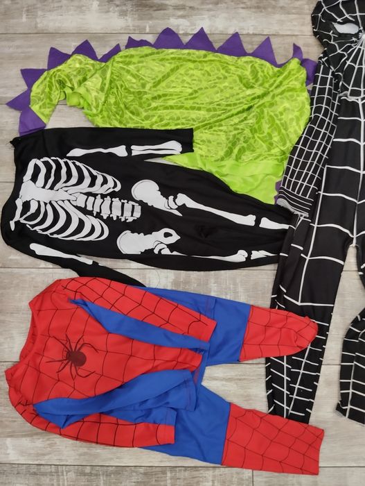 Играчки за момче плюс бонус костюми