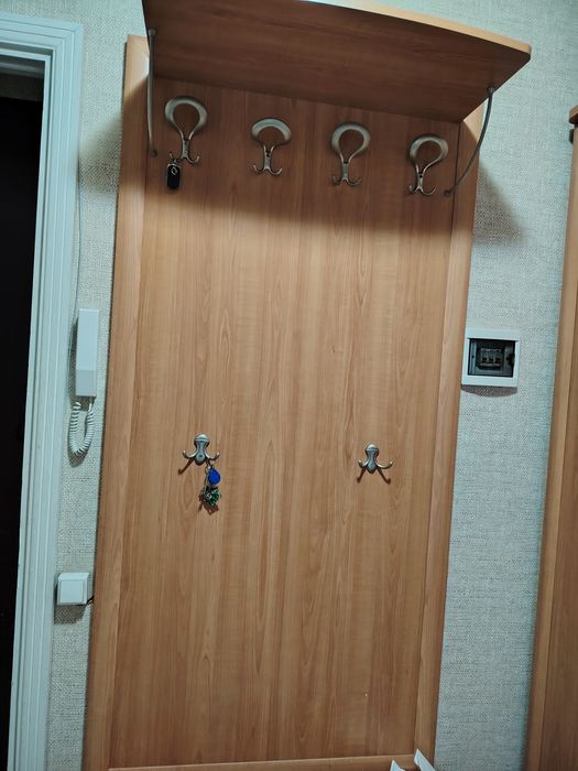 Продам мебель шкафы и столы, зеркала