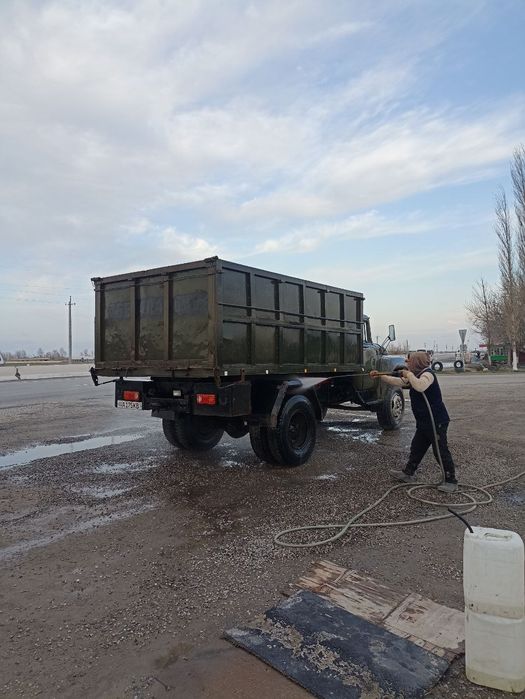 Zil sotiladi narxini kelishamiz